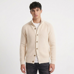 Stickad kofta - Elegant med brun svarta knappar